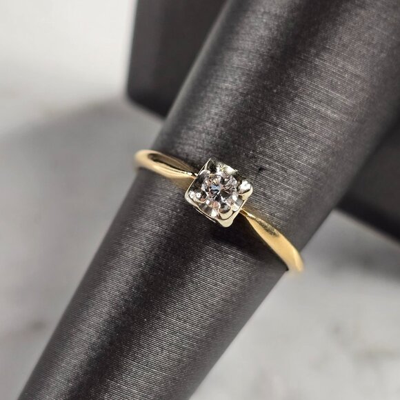 Womens Vintage Estate 10K Yellow Gold Diamond Ring 2.4g...
